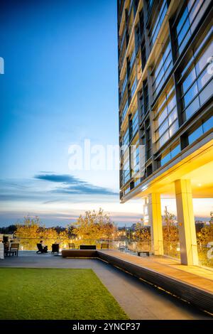 Hyatt House Hotel The Wharf Washington DC / WASHINGTON DC - l'hotel Hyatt House sorge come parte dello sviluppo del Wharf lungo il Canale di Washington a Southwest DC. L'hotel per soggiorni prolungati offre sistemazioni in stile appartamento all'interno del complesso fronte mare. L'albergo presenta vedute sia del Canale di Washington che dello skyline del quartiere. Foto Stock