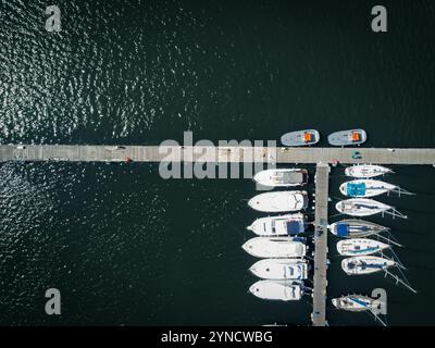 Le barche attraccavano vicino alla città italiana di Viareggion Foto Stock