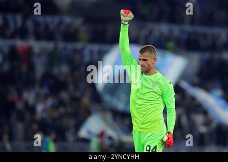 Roma, Italia. 24 novembre 2024. Ivan Provedel portiere laziale celebra la vittoria al termine del campionato italiano di serie A BE Foto Stock