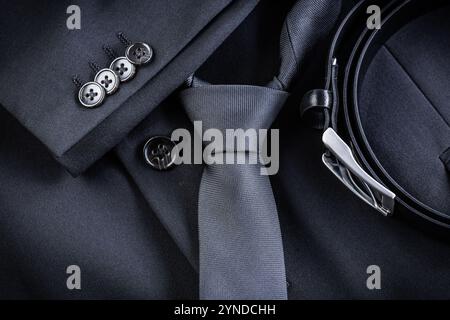 Giacca per abiti uomo alla moda, cravatta con abito nero Foto Stock
