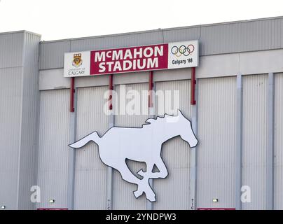 Calgary, Alberta, Canada. 21 luglio 2024. Il McMahon Stadium firma un campionato di football canadese a Calgary, di proprietà della University of Calgary Foto Stock