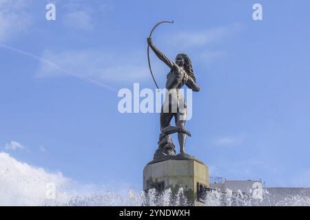 Città del Messico, Messico. 14 gennaio 2024. La Cacciatrice Diana Fountain Sculpture, una fontana monumentale di Diana situata nella rotonda al Paseo de la Refo Foto Stock