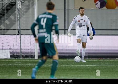 HELMOND , 25-11-2024 , Stadio GS Staalwerken , calcio, Keukenkampioen divisie , stagione 2024 / 2025 , portiere Helmond Sport Tom Hendriks durante la partita Helmond Sport - ADO den Haag Foto Stock