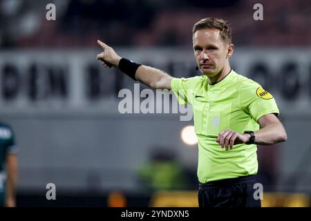 HELMOND , 25-11-2024 , Stadio GS Staalwerken , football, Keukenkampioen divisie , stagione 2024 / 2025 , arbitro Ingmar Oostrom durante la partita Helmond Sport - ADO den Haag Foto Stock