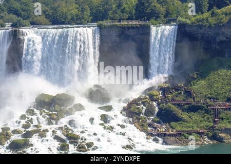 Cascate del Niagara, New York, Stati Uniti. 4 giugno 2023. La Cave of the Winds nelle cascate del Niagara, un percorso escursionistico Foto Stock