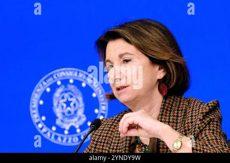 Roma, Italia. 25 novembre 2024. durante la conferenza stampa dopo il Consiglio dei Ministri tenutosi a Palazzo Chigi a Roma, Luned&#xec; 25 novembre 2024 (foto Mauro Scrobogna/LaPresse) durante la conferenza stampa successiva al Consiglio dei Ministri tenutosi a Palazzo Chigi a Roma, a Roma, lunedì 25 2024 novembre (foto Mauro Scrobogna/LaPresse) crediti: LaPresse/Alamy Live News Foto Stock