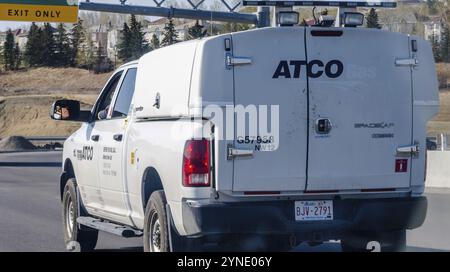 Calgary, Alberta. Canada. 3 maggio 2023. Un primo piano di un furgone ATCO per la manutenzione Foto Stock