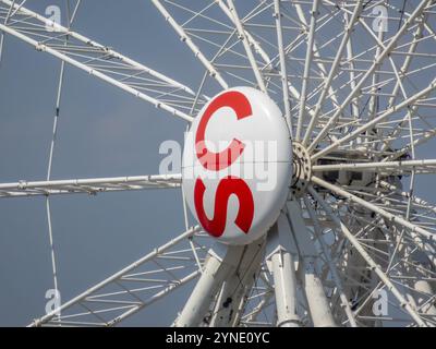Calgary, Alberta, Canada. 12 luglio 2024. Un primo piano della gigantesca ruota panoramica chiamata Superwheel a Calgary Foto Stock