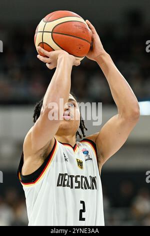 Heidelberg, Germania. 25 novembre 2024. Pallacanestro: Qualificazioni al Campionato europeo, Germania - Svezia, 4° turno, gruppo D, 4° turno il tedesco Jack Kayil spara la palla. Credito: Uwe Anspach/dpa/Alamy Live News Foto Stock