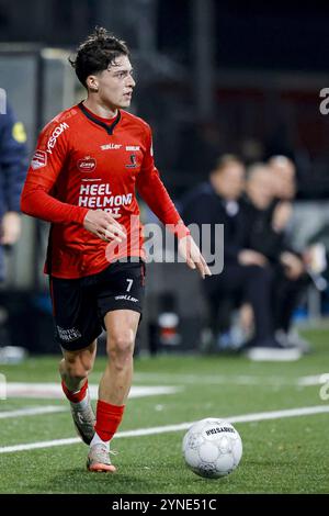 HELMOND , 25-11-2024 , Stadio GS Staalwerken , football, Keukenkampioen divisie , stagione 2024 / 2025 , giocatore Helmond Sport Sam Bisselink durante la partita Helmond Sport - ADO den Haag Foto Stock