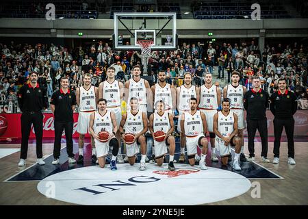 Die deutsche Herren Nationalmannschaft Hintere Reihe von Links: Alex Mumbru Murcia (Bundestrainer Deutschland), Alan Ibrahimagic (Co-Trainer Deutschland), Malte Delow (Deutschland, 20), Johann Grunloh (Deutschland, 12), Tibor Pleiss (Deutschland, 24), Johannes Thiemann (Deutschland, 32), Christian Sengfelder (Deutschland, 43), Dylan Osetkowski (Deutschland, 28), Kay Patrick Bruhnke (Deutschland, 19), Klaus Perwas (Co-Trainer Deutschland), Roberto Molina (Co-Trainer Deutschland) Vordere Reihe von Links: David Krämer (Deutschland, 44), Nicholas Tischler (Deutschland, 25), Jack Kayil (Deutsch Foto Stock