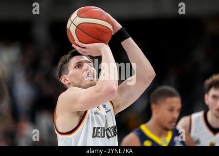 Heidelberg, Germania. 25 novembre 2024. David Krämer (Deutschland, CB 1939 Canarias/ESP, 44), AM Ball, Einzelbild, Einzelfoto, Aktion, Action, 25.11.2024, Heidelberg (Deutschland), basket, EM-Qualifikation, Deutschland - Schweden credito: dpa/Alamy Live News Foto Stock