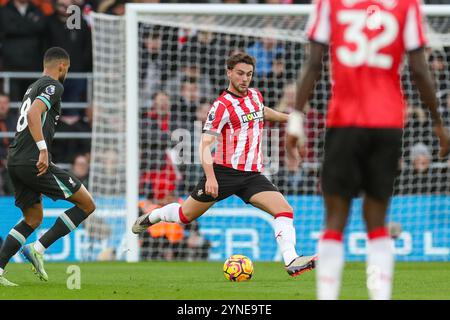 Il difensore del Southampton Taylor Harwood-Bellis (6) in azione durante la partita tra Southampton FC e Liverpool FC English Premier League al St. Mary's Stadium, Southampton, Inghilterra, Regno Unito il 24 novembre 2024 Credit: Every Second Media/Alamy Live News Foto Stock