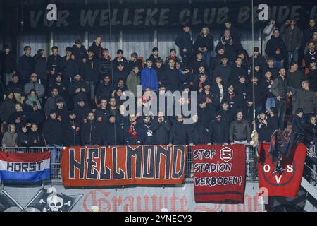 HELMOND , 25-11-2024 , Stadio GS Staalwerken , calcio, Keukenkampioen divisie , stagione 2024 / 2025 , tifosi di Helmond Sport durante la partita Helmond Sport - ADO den Haag Foto Stock