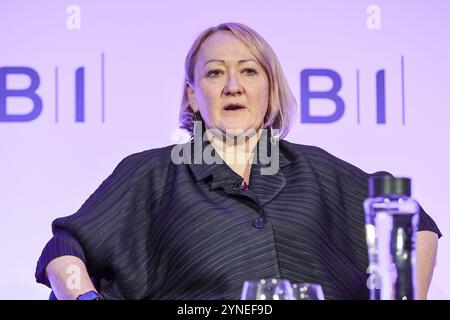 Londra, Regno Unito. 25 novembre 2024. Kerry McCarthy. Tavola rotonda con (l-t-r) Tania Kumar, tavola rotonda con (l-t-r) Kerry McCarthy MP, Ministro del clima, Stuart Brocklehurst, Vice-Cancelliere, Business Engagement and Innovation, University of Exeter, Stephanie Hyde, CEO e CEO del Regno Unito, Markets Advisory EMEA presso JLL, Ben Wilson, Presidente National Grid Ventures, alla conferenza annuale CBI presso il QEII Centre di Londra. Crediti: Imageplotter/Alamy Live News Foto Stock