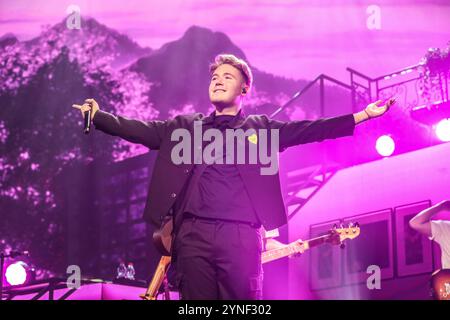 Milano, Italia. 25 novembre 2024. UNIPOL FORUM, Milano, Italia, 25 novembre 2024, alfa durante ALFA - cantante italiana Concerto musicale crediti: Live Media Publishing Group/Alamy Live News Foto Stock