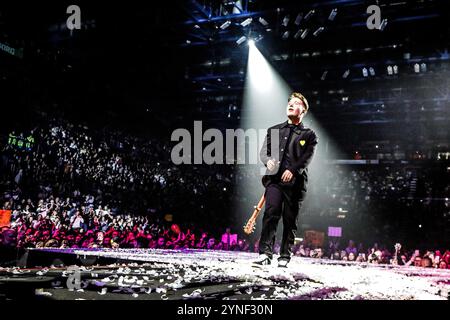 Milano, Italia. 25 novembre 2024. UNIPOL FORUM, Milano, Italia, 25 novembre 2024, alfa durante ALFA - cantante italiana Concerto musicale crediti: Live Media Publishing Group/Alamy Live News Foto Stock