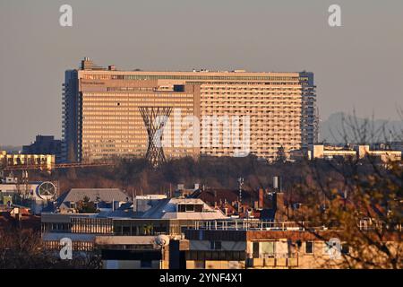 Monaco di Baviera, Germania. 25 novembre 2024. Città di Monaco, West in, Westin Grand, grattacielo Arabella, vista sulla città? Credito: dpa/Alamy Live News Foto Stock