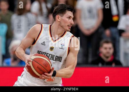 Heidelberg, Germania. 25 novembre 2024. David Krämer (Deutschland, CB 1939 Canarias/ESP, 44), AM Ball, Einzelbild, Einzelfoto, Aktion, Action, 25.11.2024, Heidelberg (Deutschland), basket, EM-Qualifikation, Deutschland - Schweden credito: dpa/Alamy Live News Foto Stock