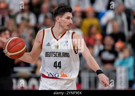 Heidelberg, Germania. 25 novembre 2024. David Krämer (Deutschland, CB 1939 Canarias/ESP, 44), AM Ball, Einzelbild, Einzelfoto, Aktion, Action, 25.11.2024, Heidelberg (Deutschland), basket, EM-Qualifikation, Deutschland - Schweden credito: dpa/Alamy Live News Foto Stock