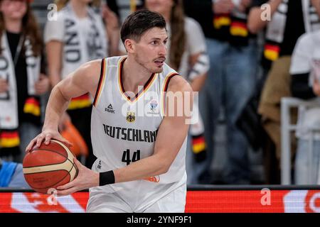 Heidelberg, Germania. 25 novembre 2024. David Krämer (Deutschland, CB 1939 Canarias/ESP, 44), AM Ball, Einzelbild, Einzelfoto, Aktion, Action, 25.11.2024, Heidelberg (Deutschland), basket, EM-Qualifikation, Deutschland - Schweden credito: dpa/Alamy Live News Foto Stock