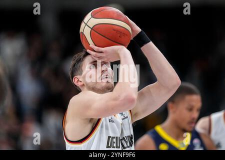 Heidelberg, Germania. 25 novembre 2024. David Krämer (Deutschland, CB 1939 Canarias/ESP, 44), AM Ball, Einzelbild, Einzelfoto, Aktion, Action, 25.11.2024, Heidelberg (Deutschland), basket, EM-Qualifikation, Deutschland - Schweden credito: dpa/Alamy Live News Foto Stock