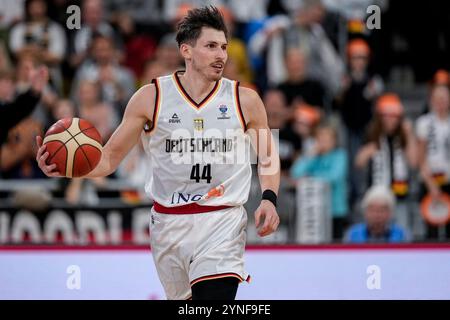 Heidelberg, Germania. 25 novembre 2024. David Krämer (Deutschland, CB 1939 Canarias/ESP, 44), AM Ball, Einzelbild, Einzelfoto, Aktion, Action, 25.11.2024, Heidelberg (Deutschland), basket, EM-Qualifikation, Deutschland - Schweden credito: dpa/Alamy Live News Foto Stock