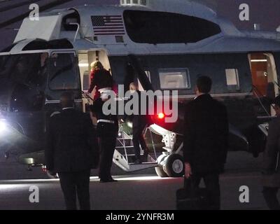 Queens, New York, Stati Uniti. 25 novembre 2024. Queens New York, 25 novembre 2024. Il Presidente Joe Biden e la First Lady Jill Biden. Arrivano all'aeroporto John F. Kennedy per festeggiare. Amicizia con il guardiano della costa degli Stati Uniti presso la base della guardia costiera di Fort Wadsworth a Staten Island N.Y. (immagine di credito: © Bruce Cotler/ZUMA Press Wire) SOLO PER USO EDITORIALE! Non per USO commerciale! Foto Stock