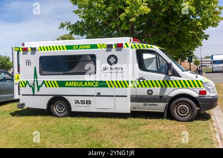 St John Ambulance at Christmas Show Parade, Canterbury A&P Showgrounds, Wigram, Christchurch (Ōtautahi), Canterbury, nuova Zelanda Foto Stock