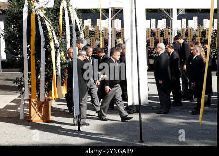 Tokyo, Giappone. 26 novembre 2024. Diplomatici e ospiti speciali partecipano al funerale della defunta principessa Mikasa al cimitero di Toshimaoka. LA PRINCIPESSA MIKASA (Yuriko), il membro più anziano della famiglia imperiale, morì all'età di 101 anni. (Credit Image: © Rodrigo Reyes Marin/ZUMA Press Wire) SOLO PER USO EDITORIALE! Non per USO commerciale! Crediti: ZUMA Press, Inc./Alamy Live News Foto Stock