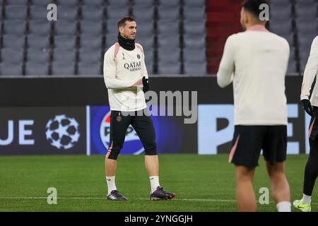 Monaco, Germania. 25 novembre 2024. Fabian (Paris Saint-Germain, PSG, 08), Ger, Abschlusstraining, Paris Saint-Germain, PSG, Fussball, UEFA Champions League, 5. Spieltag, Saison 2024/2025, 25.11.2024, foto: Eibner-Pressefoto/Jenni Maul credito: dpa/Alamy Live News Foto Stock