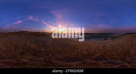 Visualizzazione panoramica a 360 gradi di Sferica a 360 gradi panorama senza giunture in proiezione equirettangolare, panorama del paesaggio naturale sul fiume sunrise. VR contenuto dal livello del suolo