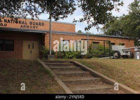 Tyler, Texas - 28 agosto 2024: Armeria abbandonata della Guardia Nazionale del Texas situata a Tyler Texas Foto Stock