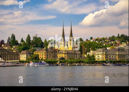 Chiesa di San Leodegar sul Lago di Lucerna, Svizzera Foto Stock