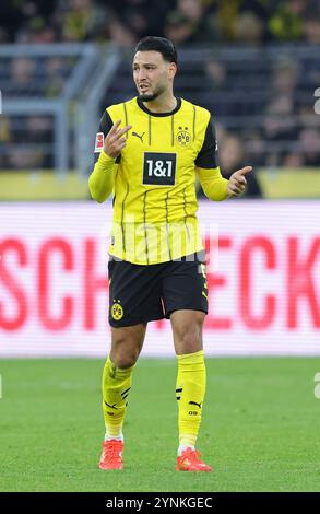 Firo: 23 novembre 2024, calcio, calcio, 1a Bundesliga, 1° campionato, stagione 2024/2025, BVB, Borussia Dortmund - SC Freiburg 4:0 Ramy Bensebaini, BVB, figura intera, gesto Foto Stock