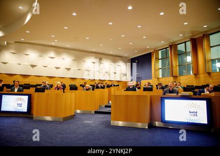 Bruxelles, Belgio. 26 novembre 2024. Immagine illustrativa una sessione della commissione parlamentare per la mobilità e le imprese pubbliche, al parlamento federale, a Bruxelles, martedì 26 novembre 2024. BELGA FOTO HATIM KAGHAT credito: Belga News Agency/Alamy Live News Foto Stock