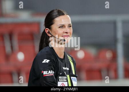Cracovia, Polonia. 25 novembre 2024. L'arbitro della Polonia Paulina Beranowska visto durante la partita di calcio PKO BP Ekstraklasa 2024/2025 tra Puszcza Niepolomice e Widzew Lodz allo stadio Cracovia. Punteggio finale; Puszcza Niepolomice 2:0 Widzew Lodz. Credito: SOPA Images Limited/Alamy Live News Foto Stock