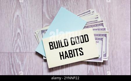 Il concetto di uno stile di vita sano e di abitudini sane. CREARE BUONE ABITUDINI - un'iscrizione strategica, un'idea concettuale in una composizione con motivazione Foto Stock