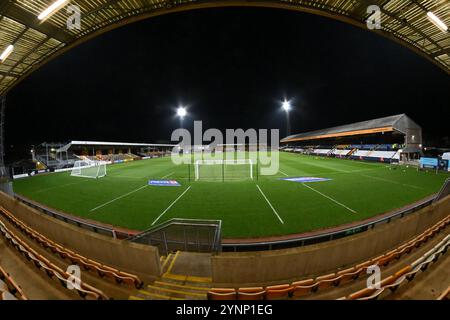 Vista generale all'interno dello stadio durante la partita Sky Bet League 1 tra Cambridge United e Bolton Wanderers al Cledara Abbey Stadium, Cambridge, martedì 26 novembre 2024. (Foto: Kevin Hodgson | mi News) crediti: MI News & Sport /Alamy Live News Foto Stock