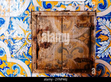 Dettagli della finestra del 1546, XVII secolo. Chiesa dei Dominicas, Igreja das Domínicas. Elvas, Alentejo, Portogallo, Europa. Foto Stock