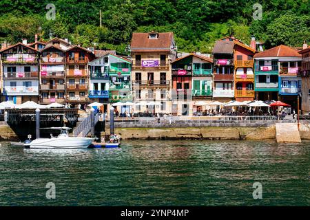 Plaza de Santiago - Piazza Santiago a Pasai Donibane. Pasajes, Guipúzcoa, País Vasco, Spagna, Europa Foto Stock