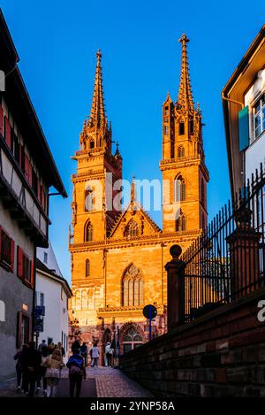 Basel Minster è un edificio religioso nella città svizzera di Basilea, originariamente una cattedrale cattolica e oggi una chiesa riformata protestante. Basilea, canto Foto Stock