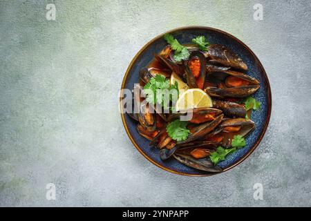 Cozze in salsa di pomodoro, fatte in casa, niente persone Foto Stock