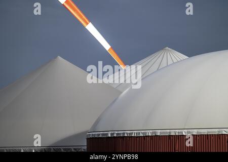 Stoccaggio del gas di un impianto di biogas, ala di un impianto eolico, il gas è prodotto da varie biomasse, l'elettricità è generata in calore combinato AN Foto Stock