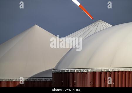 Stoccaggio del gas di un impianto di biogas, ala di un impianto eolico, il gas è prodotto da varie biomasse, l'elettricità è generata in calore combinato AN Foto Stock