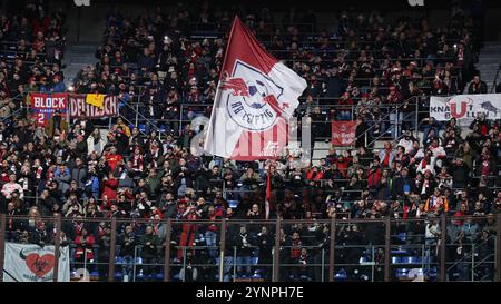 Mailand, Italia. 26 novembre 2024. Calcio: Champions League, Inter Milan - RB Lipsia, turno preliminare, partita 5 allo Stadio Giuseppe Meazza, i tifosi di Lipsia guardano la partita. Crediti: Jan Woitas/dpa/Alamy Live News Foto Stock