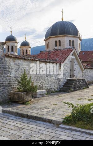 Chiesa di San Nicola a Cattaro, Montenegro vista estiva Foto Stock