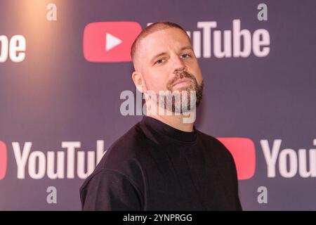 Berlino, Germania. 26 novembre 2024. Tua prima dell'inizio della cena YouTube Music Award al Grill Royal. Credito: Carsten Koall/dpa/Alamy Live News Foto Stock