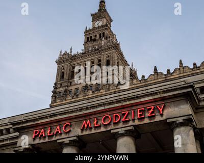 Varsavia, masovia, Polonia - 16 aprile 2024: Palazzo della Cultura e della Scienza a Varsavia. Foto Stock