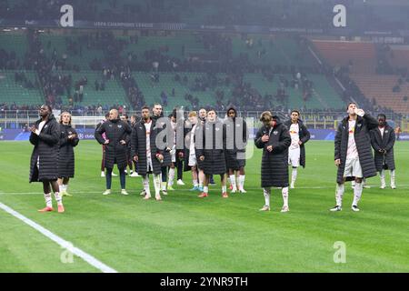 Milano, Italia. 26 novembre 2024. I giocatori dell'RB Leipzig sono stati scartati al termine della partita di fase MD5 della UEFA Champions League 2024/25 tra l'FC Internazionale Milano e l'RB Leipzig allo Stadio Giuseppe Meazza il 26 novembre 2024 a Milano. Crediti: Marco Canoniero/Alamy Live News Foto Stock